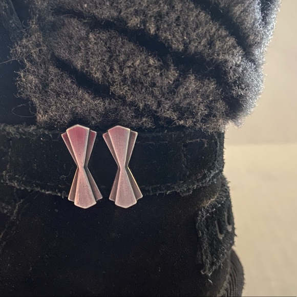 Girls Black Ugg Boots - Picture 5 of 7